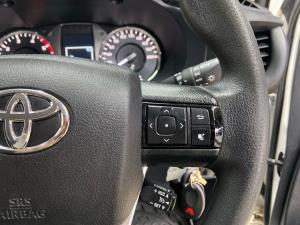 Toyota Hilux 2.4GD-6 double cab Raider manual - Image 10
