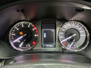 Toyota Hilux 2.4GD-6 double cab Raider manual - Image 11