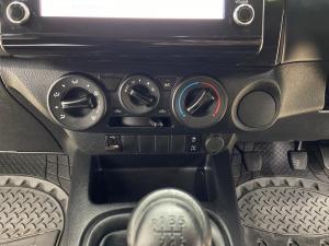 Toyota Hilux 2.4GD-6 double cab Raider manual - Image 16