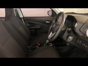 Toyota Vitz 1.0 XR auto - Image 10