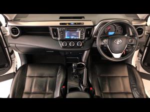 Toyota RAV4 2.0 GX auto - Image 6