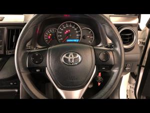 Toyota RAV4 2.0 GX auto - Image 8