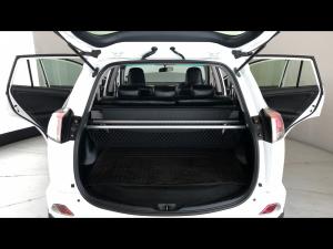 Toyota RAV4 2.0 GX auto - Image 13