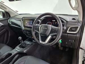 Isuzu D-Max 3.0TD double cab LS 4x4 manual - Image 13