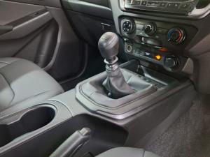 Isuzu D-Max 3.0TD double cab LS 4x4 manual - Image 15