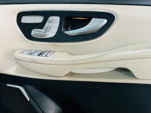 Mercedes-Benz V-Class V300d Exclusive - Image 11