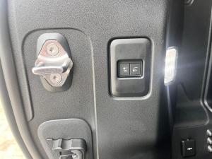 Land Rover Defender 110 D250 X-Dynamic SE - Image 19