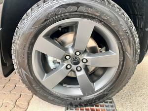 Land Rover Defender 110 D250 X-Dynamic SE - Image 20