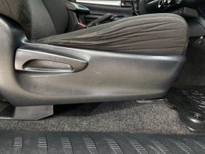 Toyota Hilux 2.4GD-6 Xtra cab Raider manual - Image 18