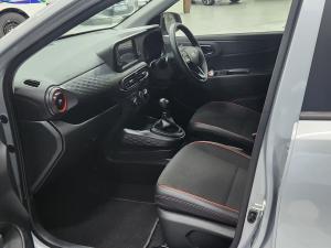 Hyundai Grand i10 1.0 Premium hatch - Image 7