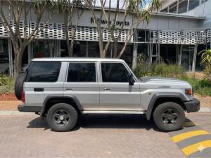 Toyota Land Cruiser 76 2.8GD-6 station wagon LX auto - Image 3