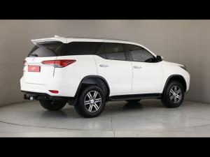 Toyota Fortuner 2.4GD-6 manual - Image 2