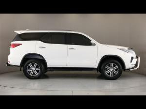 Toyota Fortuner 2.4GD-6 manual - Image 3