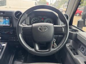 Toyota Land Cruiser 79 2.8GD-6 double cab auto - Image 8
