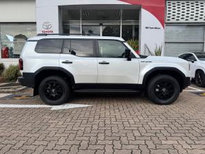 Toyota Land Cruiser Prado 2.8GD VX-R First Edition - Image 3