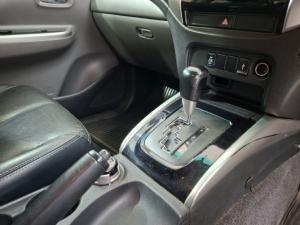 Mitsubishi Triton 2.4DI-D double cab 4x4 auto - Image 11