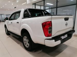 Nissan Navara 2.5DDTi double cab SE Plus auto - Image 3