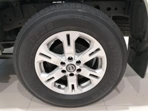 Nissan Navara 2.5DDTi double cab SE Plus auto - Image 8