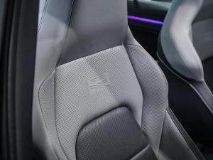 Volkswagen Golf 1.4TSI R-Line Plus - Image 19