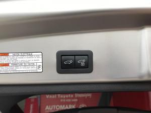 Toyota Corolla Cross 1.8 Hybrid GR-Sport - Image 8