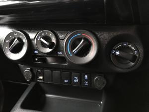 Toyota Hilux 2.8GD-6 Xtra cab 4x4 Legend manual - Image 6