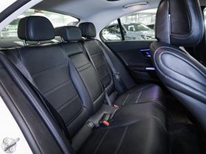 Mercedes-Benz C-Class C200 Avantgarde - Image 9