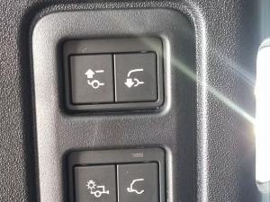 Land Rover Defender 90 D250 X-Dynamic SE - Image 25