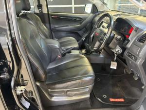 Isuzu D-Max 250 double cab X-Rider Black - Image 13