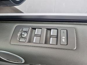 Land Rover Discovery D350 Dynamic SE - Image 10