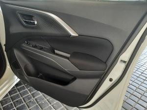 Suzuki Swift 1.2 GLX auto - Image 12