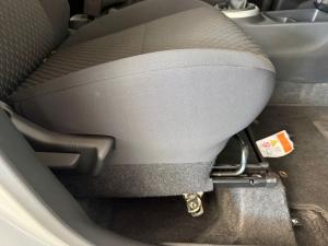 Toyota Vitz 1.0 XR manual - Image 15