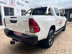 Toyota Hilux 2.4GD-6 double cab 4x4 Raider manual - Image 2