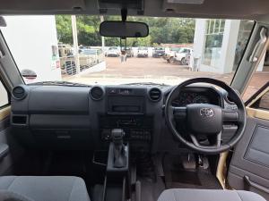 Toyota Land Cruiser 79 2.8GD-6 single cab auto - Image 6