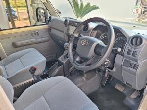 Toyota Land Cruiser 79 2.8GD-6 single cab auto - Image 7
