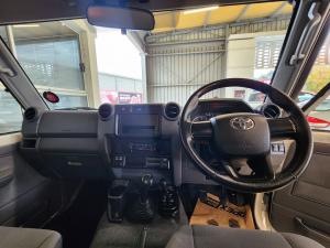 Toyota Land Cruiser 79 4.5D-4D LX V8 single cab - Image 6