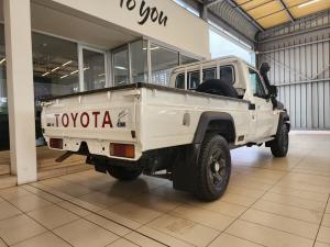 Toyota Land Cruiser 79 4.5D-4D LX V8 single cab - Image 2