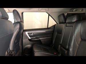 Toyota Fortuner 2.4GD-6 manual - Image 11