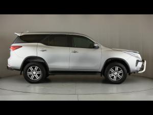 Toyota Fortuner 2.4GD-6 manual - Image 3