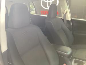 Toyota RAV4 2.0 GX auto - Image 17