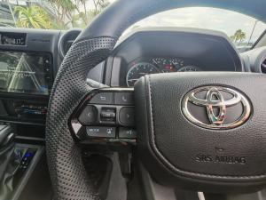 Toyota Land Cruiser 76 2.8GD-6 station wagon VX - Image 8