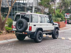 Toyota Land Cruiser 76 2.8GD-6 station wagon VX - Image 2
