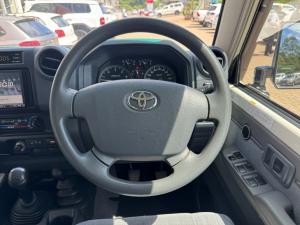 Toyota Land Cruiser 79 4.5D-4D V8 double cab LX - Image 8