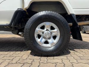 Toyota Land Cruiser 79 4.5D-4D V8 double cab LX - Image 13