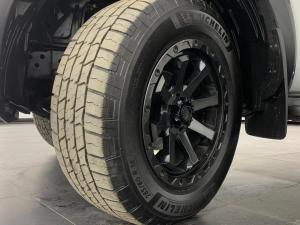 Nissan Navara 2.5DDTI LE/LE Plus 4X4 automatic D/C - Image 12