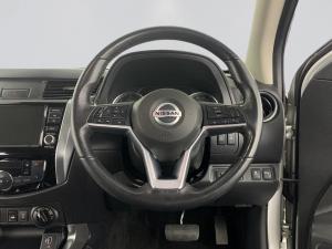 Nissan Navara 2.5DDTI LE/LE Plus 4X4 automatic D/C - Image 14