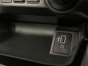 Nissan Navara 2.5DDTI LE/LE Plus 4X4 automatic D/C - Image 8