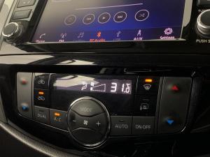 Nissan Navara 2.5DDTI LE/LE Plus 4X4 automatic D/C - Image 9