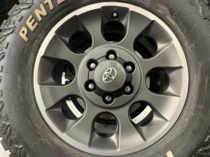Toyota L/CRUISER FJ 4.0 V6 Cruiser - Image 17