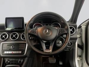 Mercedes-Benz A 200 Urban automatic - Image 13