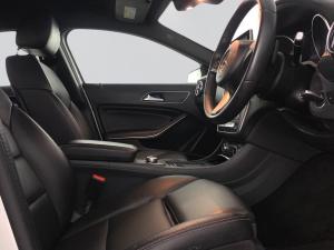 Mercedes-Benz A 200 Urban automatic - Image 14